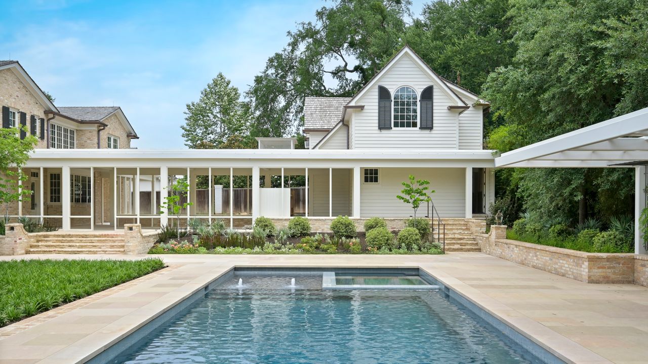 Emma Stone Lists Restored Texas Estate for $ 26.5 Million