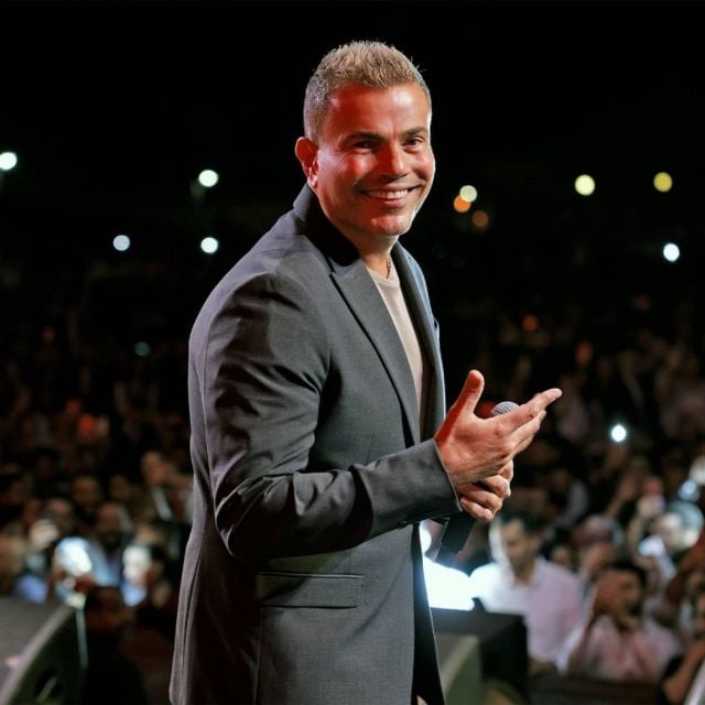 صورة غريبة لعمرو دياب تشعل مواقع التواصل