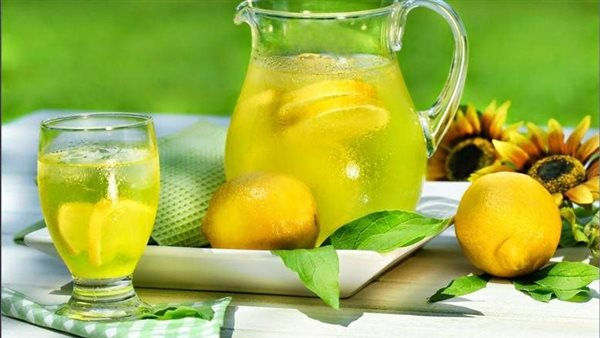 بدء اليوم بماء الليمون يُعز الطاقة ويُحسن المزاج