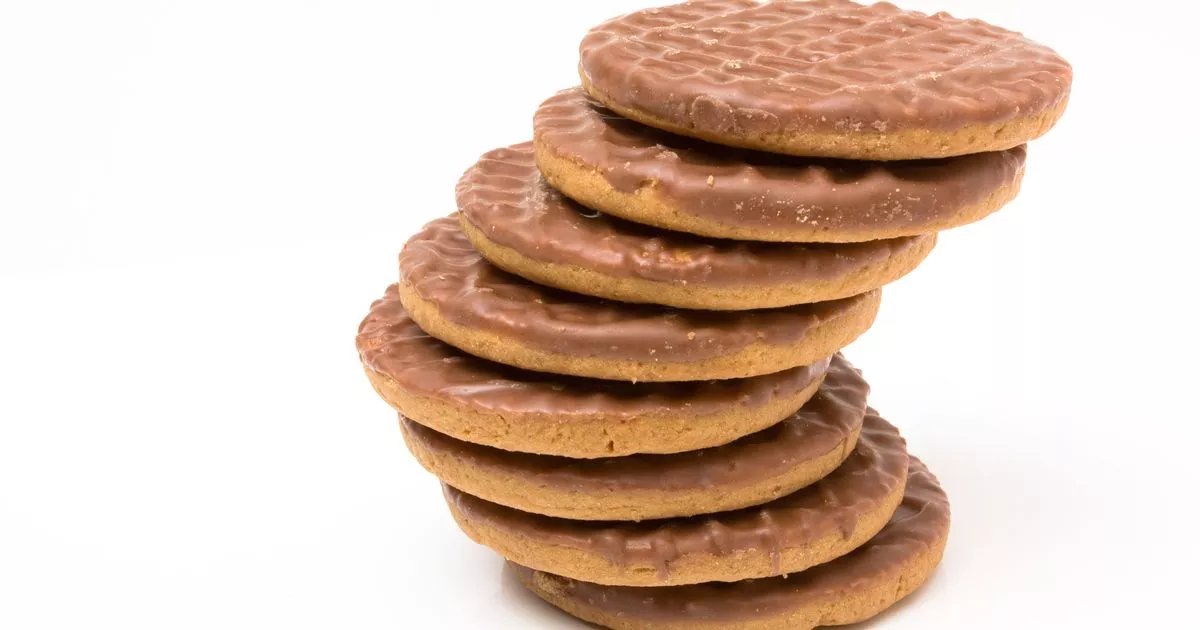 People JUST REALISING THEY’VE BEEN ETING CHOCOLATE Digestive Biscuits Wrong