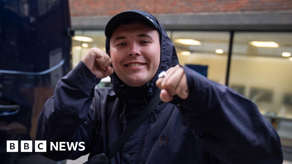 Kneecap HOLDS GIG AFTER MEMBER CHARGED WITH TERROR OFFENCE