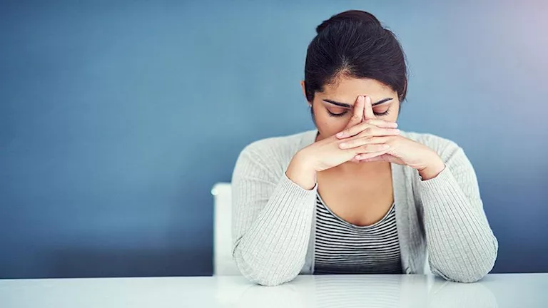 علامات مبكرة تنذر بالإالإابة بالسكري وارتفاع الكوليسترول .. احذرهاا