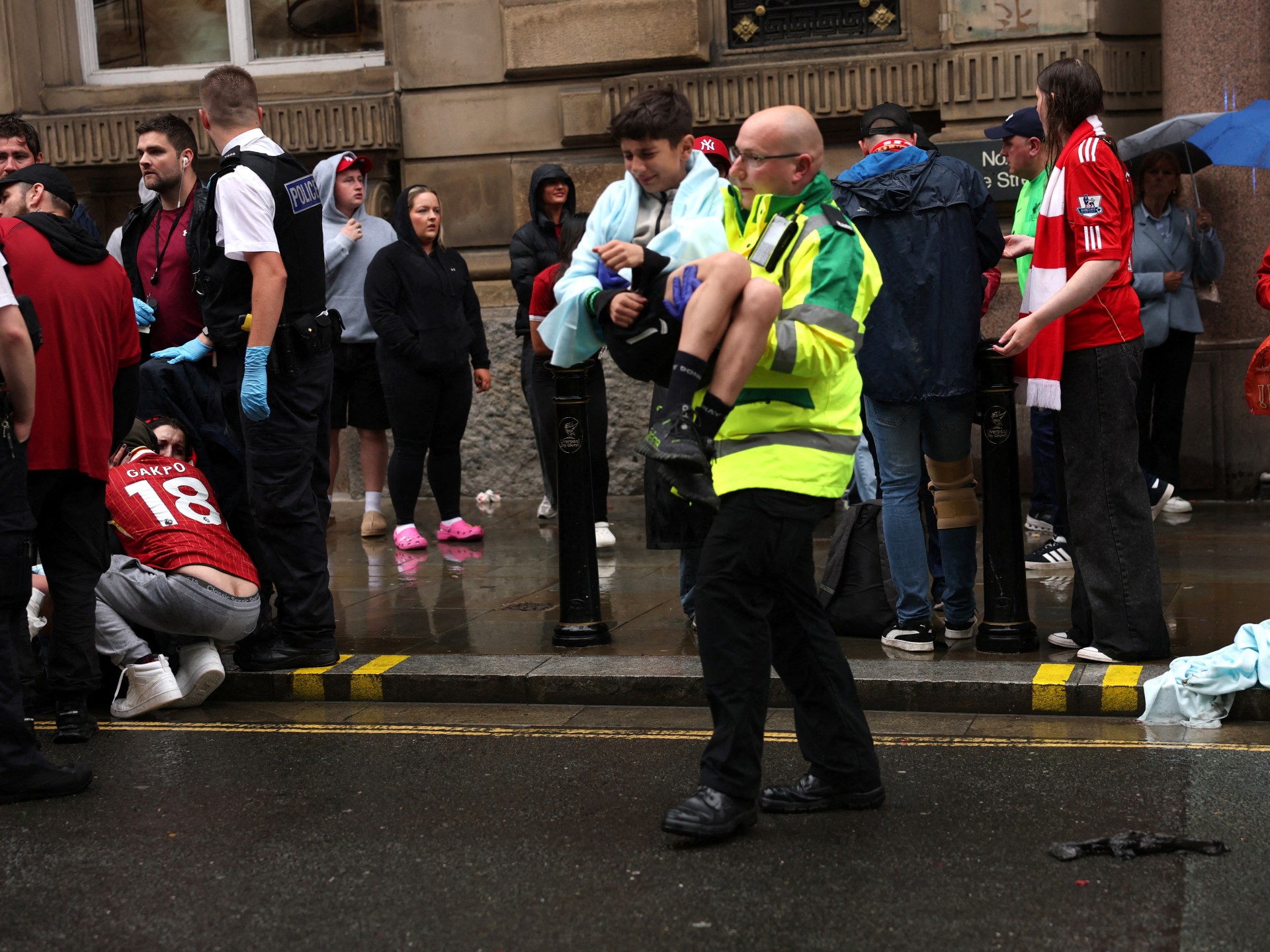 Car Puloughs Into Football Fans at Liverpool Parade, 27 in Hospital | Football News