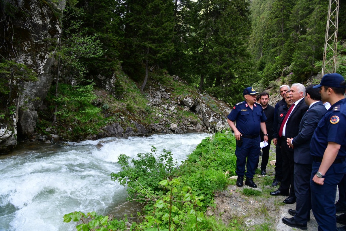 A Saudi child washed away by the river water in Türkiye .. and the governor of Trabzon is following in the field of searches