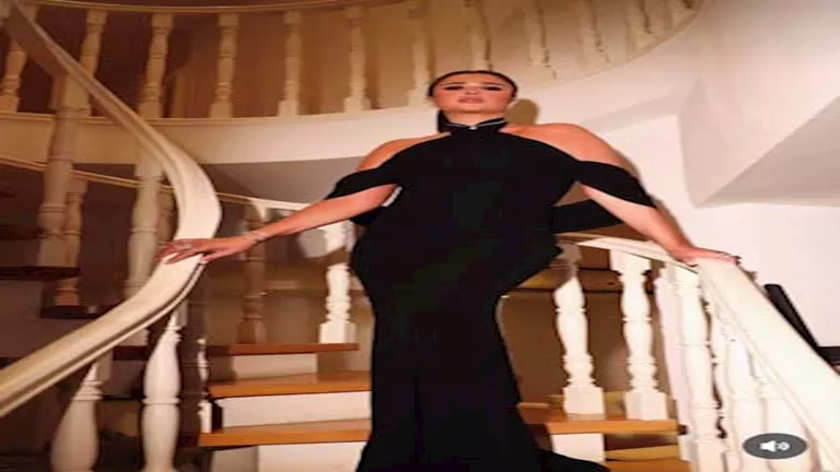 ياسمين عبد العزيز تخف الأنظار بالأسود الملكي .. كيف اختارت إلالتها؟ (