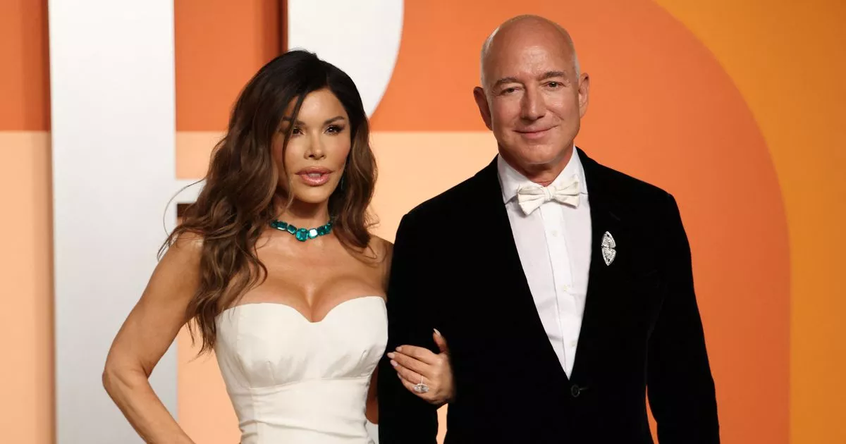Inside Jeff bezos’ Fiancée’s A-List Bachelorette as Lauren Sanchez Parties with the Kardashians