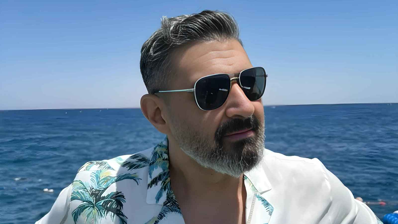 ياسر جلال يستعيد ذكرياته مع حسن حسني بفيديو نادرر One
