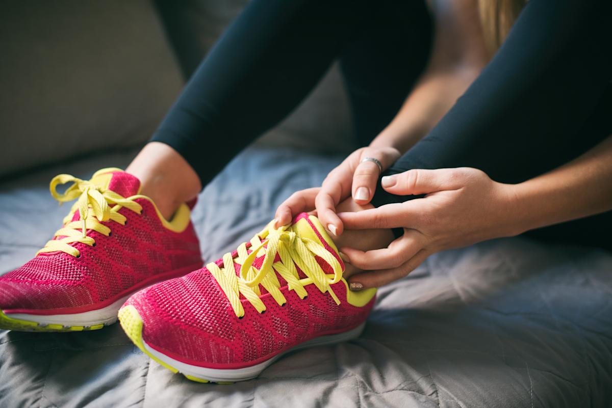 Bad Shoes, or is something up with your body? 4 Reasons Why Your Feet ACHER AFTER A LONG WALK.