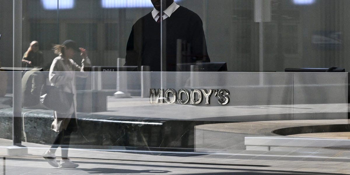 Moody’s Lowers US Triple-A Credit Rating, Cites Rising Federal Debt