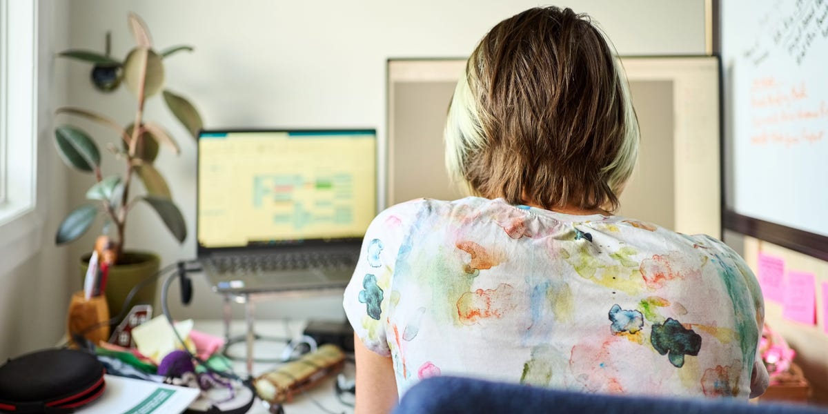 Meet americans retiring Early by Secretly Working Multiple Remote Jobs