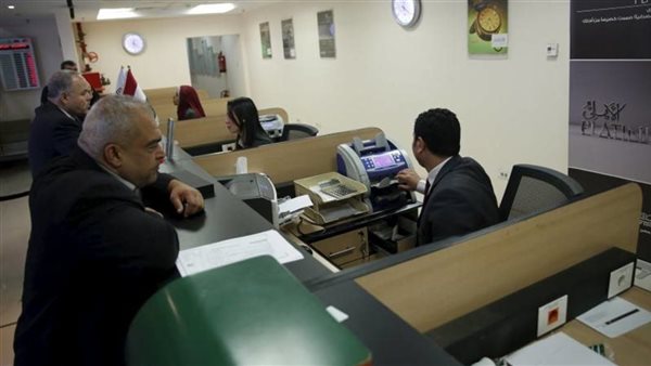 عفض سعر الفائدة 1%.. ماذا سيحدث في البنوك يوم الأحد المقبل؟ مفاجآت في شهادات الادخار والودائع وقرات مرتقبة تهز السوق المصرفي الجمعة 23/مايو/2025 – 02:01 م