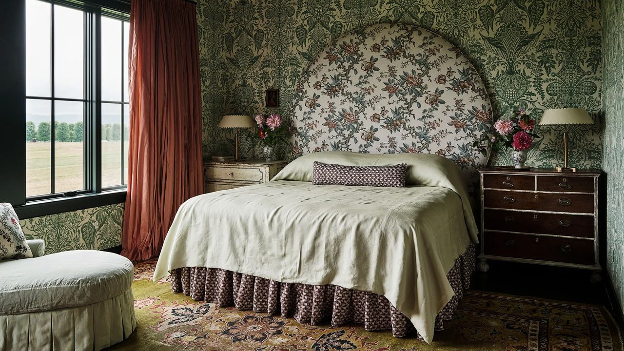 Best Ruffled Bedding 2025: 15 Romantic Picks for A Sweet Bedscape