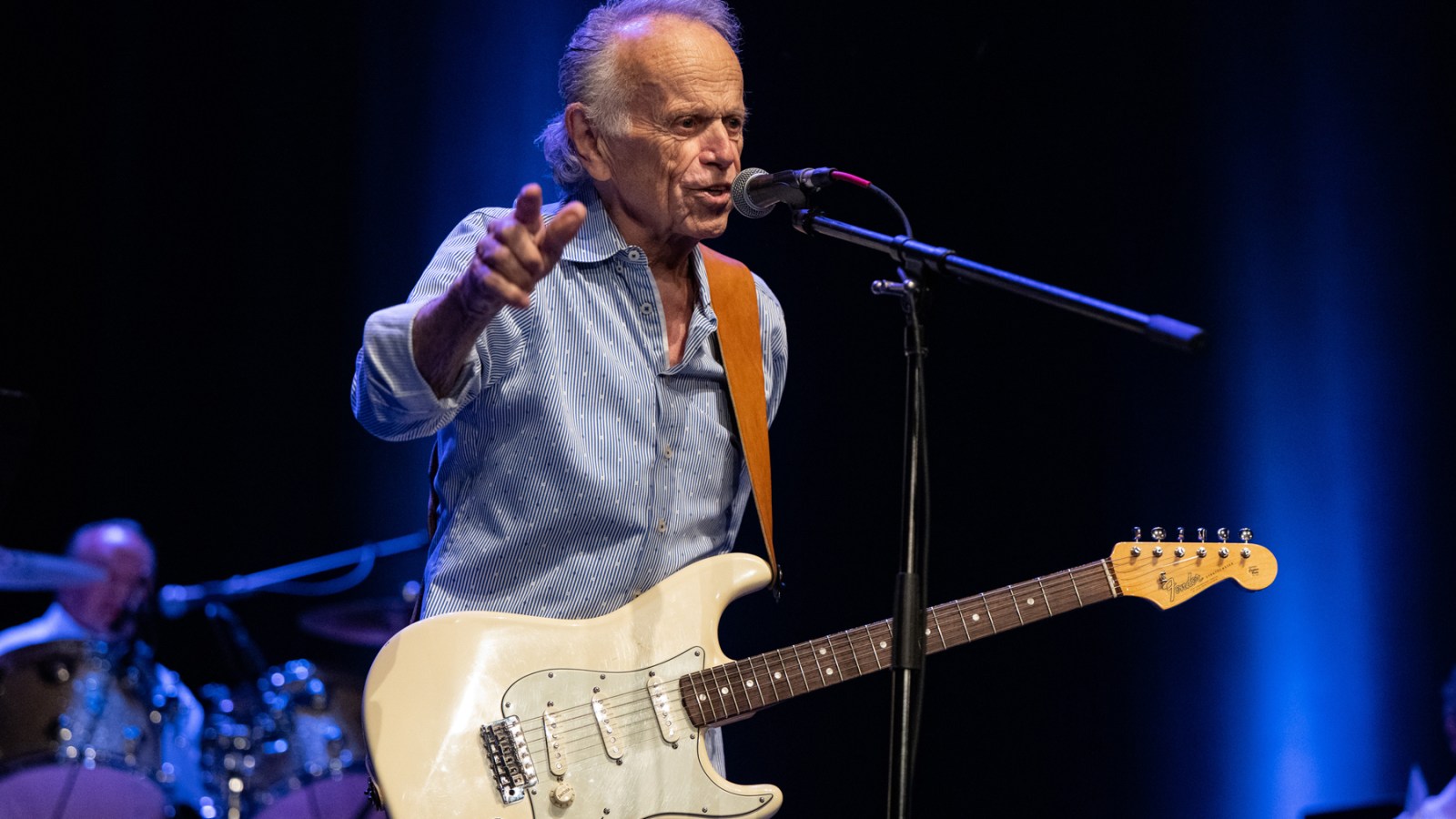 Neil Young Duets with the Beach Boys’ Al Jardine on New Song