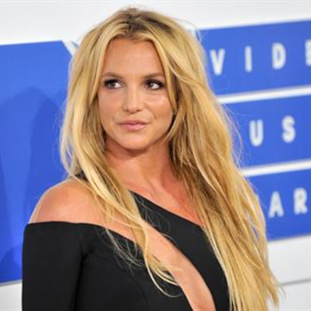 Britney Spears Breaks Silence About Smooking Cigarette on Plane