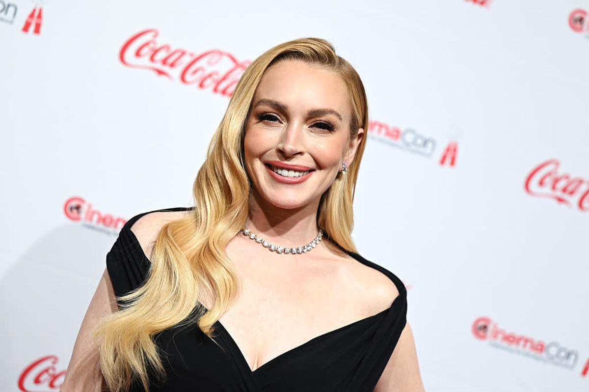 Lindsay Lohan Stuns in Bare-Faced Photo: ‘Skin’s on Vacation Mode’