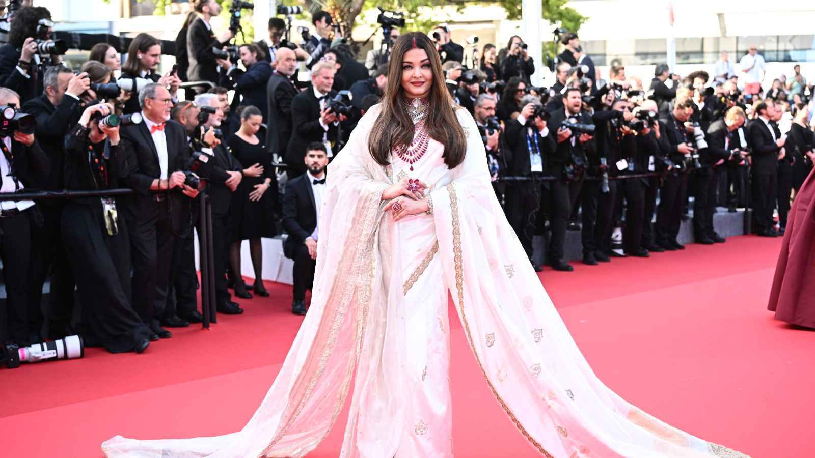 هي الممثلة الهندية الأعلى أجرا؟ ليست آيشواريا راي ولا علياء بهات