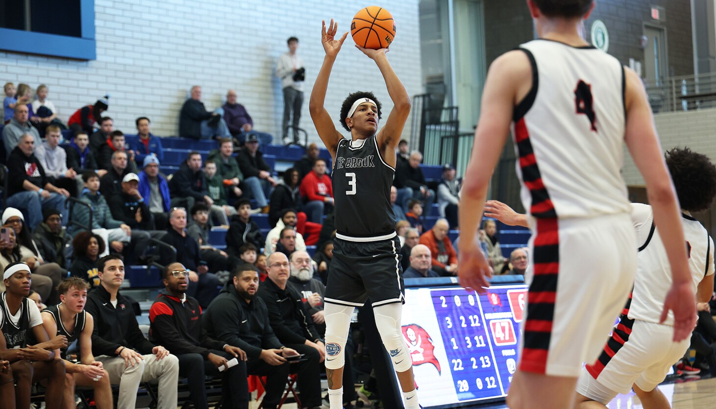 Davion Thompson Transfers From Bolingbrook to Link Academy