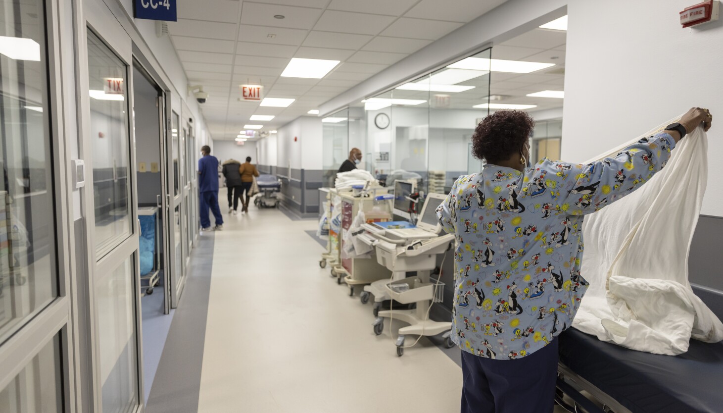 Oorgar seguro médico a inmigranttes en illinois ayuda financial a los hospitals, según nuevo estudio