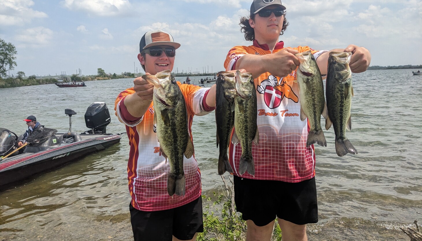 HOT May Day Leads to Strong Inaugural High School Regional Bass Fishing ARUND CHICAGO