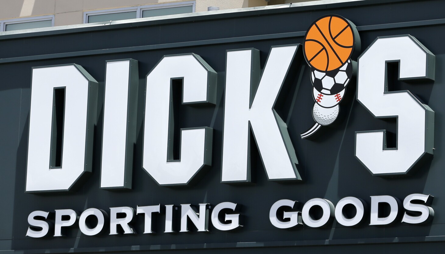 Dick’s Sporting Goods to Buy Struggling Shoe Chain Foot Locker for $ 2.4 Billion