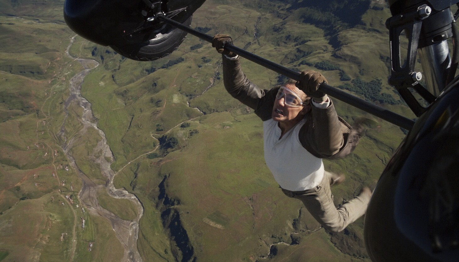 Tom Cruise Goes for Broke in ‘Mission: Impossible – The final reckoning’