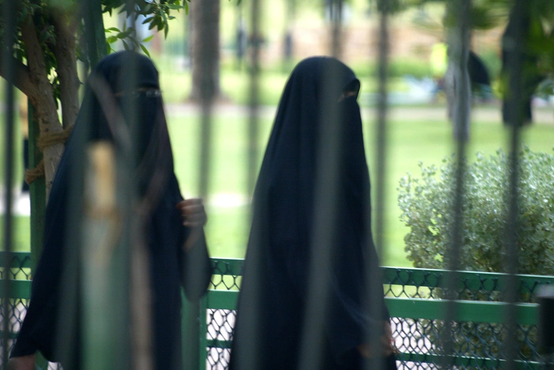 فطنة موظفة تكشف جريمة عمرها أكثر من 20 عامًا.