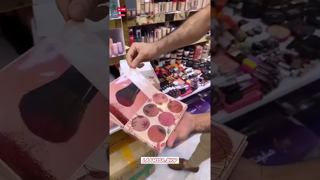 الهدية اللي تحلمين فيها؟ موجودة هنا! باليت مكياج بشكل كتاب يجمع الإبداع والجمال، لأنك تستحقين الأفضل