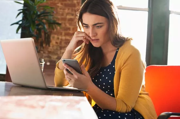 Do Woman Looking Stressed at Her Phone
