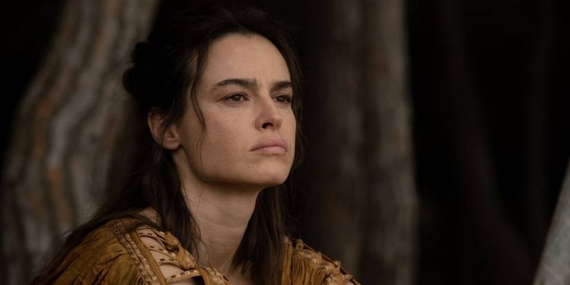 Livia (Kasia Smutniak) lost in thought in Domina.