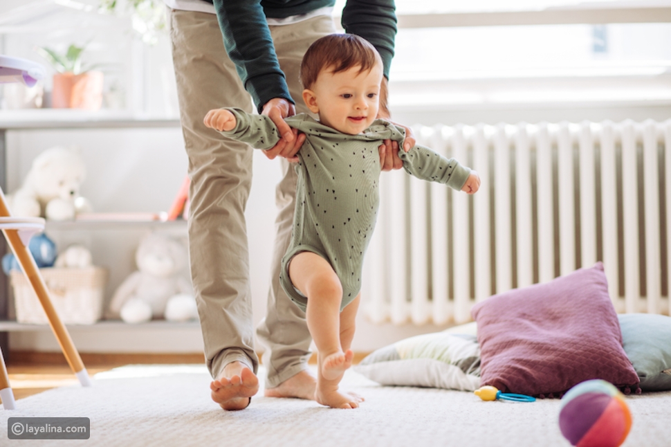 متا يمشي الطفل?