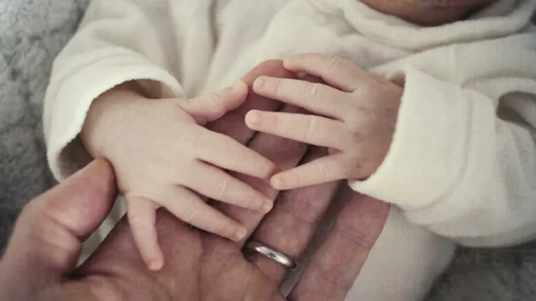 رجل يغير اسمه سونويا للهرب من تحميلة تجاه تفيله