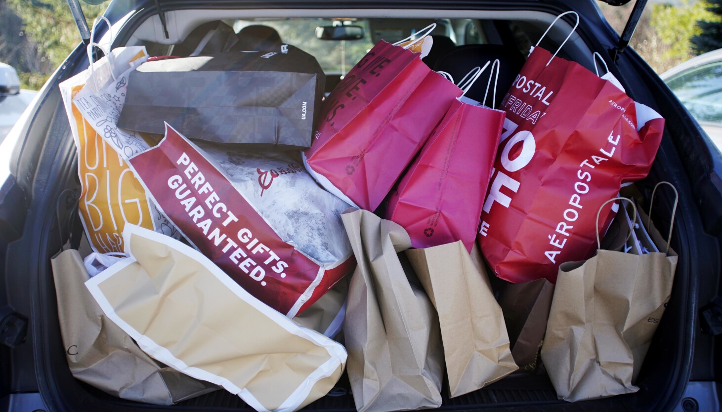 Holiday shopping scams are growing due to AI. Here’s how to stay safe.